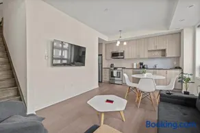 Modern Midtown Toronto Townhome with Parking & Rooftop Patio - Image 3