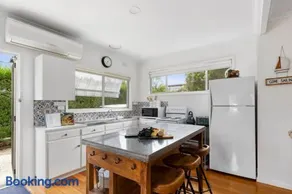 The Shack- Walk to beach, sleeping 4, fireplace, pet friendly! - Image 1