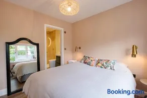 Boutique garden apartment near Bruton and The Newt - Image 1