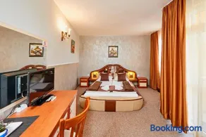 Peneka Hotel - Image 2