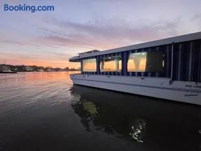 Liquid Spirit Noosaville houseboat " EXPERIENCE MORE " - Image 4