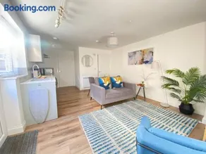 Cozy One Bed Flat at Dawe Luxury Suites - An Entire Apartment near Ely Cathedral & Train Station - The Perfect Base to Explore Ely, Cambridge, Norfolk & London - 2 Guests Max & Pet Friendly - Image 2