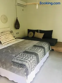 One bedroom bungalow NEXT TO MAKRYS GIALOS BEACH - Image 1