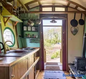 The Gypsy Caravan Sleeps 5 with alfresco dining - Image 2