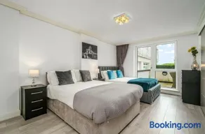 Luxurious Spacious 2 bed w Terrace - Image 2
