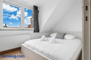 Casiola - Charming Duplex with Terrace in Knokke - Image 3