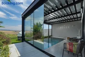 Y HOUSE SUITES - Image 3