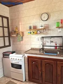 Casa com quintal, churrasqueira, 300 metros da praia de Cordeirinho, vaga de garagem para 2 carros, capacidade para 6 hóspedes e ônibus de graça - Image 5
