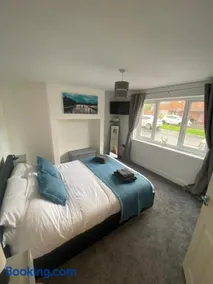 Lovely 1-bedroom apartment with garden and parking - Image 3