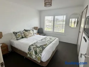 Sub Penthouse Apartment - Amazing Views, Location & Luxury! - Image 4