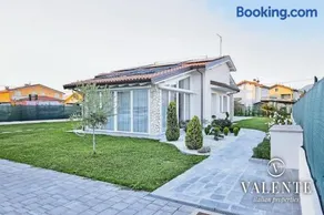 Villa Blu Lucca- Pool and Parking 10 Min from Lucca - Image 2