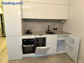 Fly & Pool Apartment - Image 4