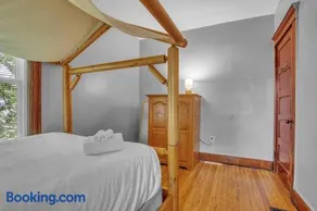 Park Place Suites - Image 1