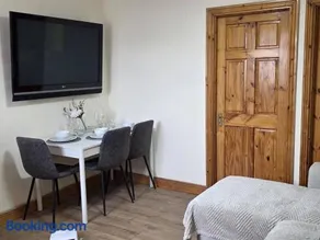 Charming 2-Bedroom Apartment in Dublin City Center - Image 1