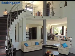Provarma hills luxury villa gerani - Image 3