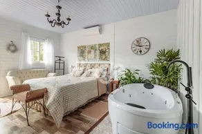 Cabana Coração: Romantismo, Banheira e Natureza - Image 1
