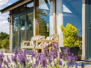 The Hideaway - Uk31281 - Image 3
