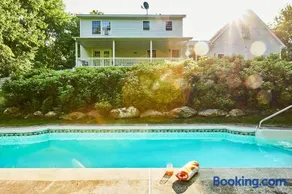 Beautifully Designed 4BR Home Heated Pool HotTub - Image 1