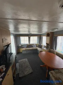 137 sealands, 3 bed, 8 berth caravan hire, ingoldmells, skegness recently modernised - Image 4