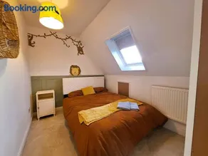 Modern home close to amenities and transport links - Image 4