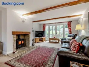 3 Bed in Lulworth Cove DC139 - Image 2