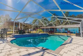 Mermaid Manor Carriage House Pool Hottub Sleeps 6 1 Dog OK - Image 1
