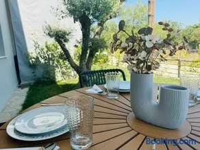Modern Garden Apartment - Image 4