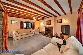 Finest Retreats - The Shires at Alstonefield - Image 3