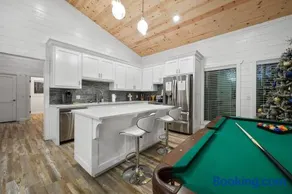 Romantic Diamond Cabin w jet shower & secluded back deck - Image 3