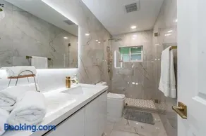 Guest Fav | 5BR Pool Estate | Sleeps 16 - Image 1