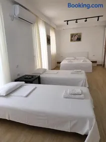 Studio Apartment - Image 3