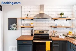 Trendy 2BR Stay in Atlanta's Historic West End - Image 1