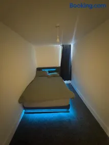 Stylish one bedroom flat in a great location - Image 2