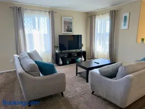 Spacious 4BR with King Suite - Garage - Netflix - Image 5
