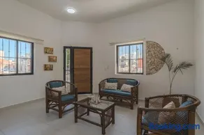 3 bedrooms home one block from the beach with pool, very central location - Image 3