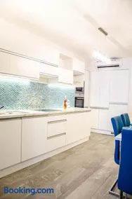 Blue Luxury Apartment - Image 1