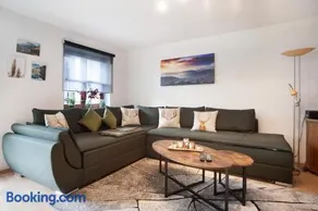 Reindler Modern Retreat - Image 2