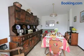House I Cardi by Holiday World - Image 1