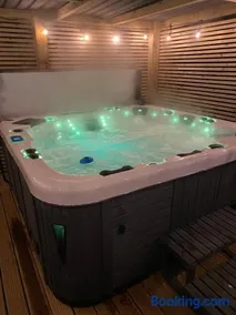 American rv glamping with hot tub - Image 3