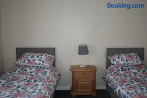 4 Woodyard Cottages, 2 Bedroom with free parking. - Image 2