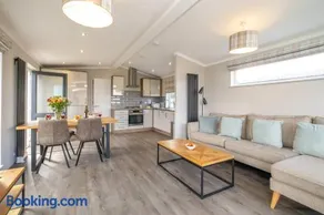 Driftwood Lodge, Sizewell - Adults only property - Aldeburgh Coastal Cottages - Image 4
