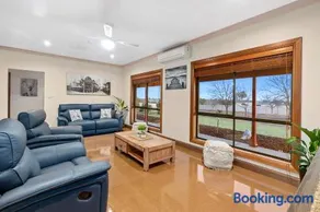 The Shamrock Luxury Retreat - Image 3