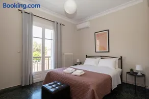 Navarino Apartment - Image 2