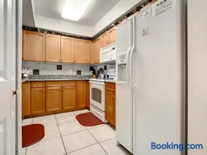 Beautifully appointed 32 condo with gorgeous estuary Views. OW10-305 - Image 2