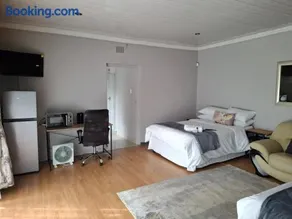 Retro Guesthouse - Image 4