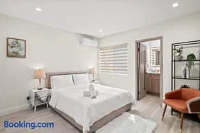 Modern New 3B Home Fully Stocked & Cozy & Sunlight - Image 4