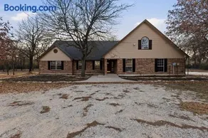 Oakwood Oasis- 1,4 Acres of Tranquility home - Image 1