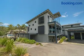 Warragi 5 - Sleeps 8 - Pool - Ocean Views - Image 1