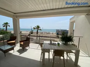 Holiday House - Image 1
