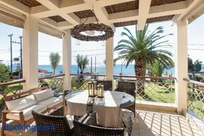 Vitamin Sea Beachfront Villa, Sithonia #FeelsLikeHome - Image 1
